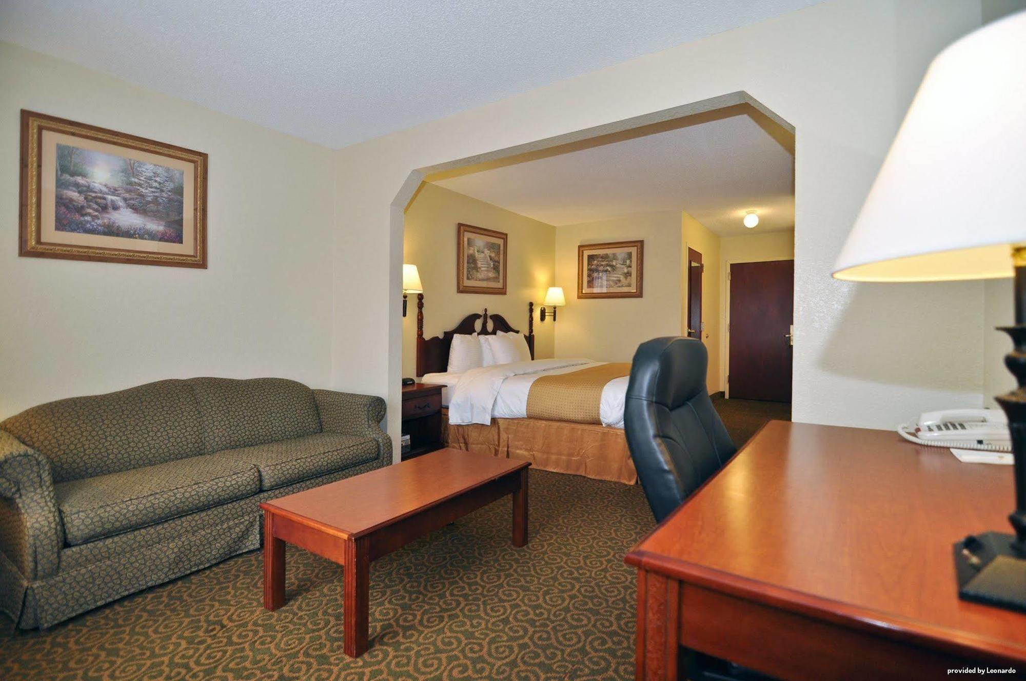 Best Western Gardendale Room photo